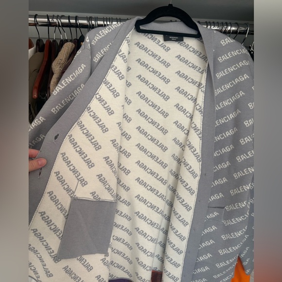 Balenciaga Grey Printed Cardigan Unisex Oversized Size Medium Collection 2022 - Picture 10 of 14